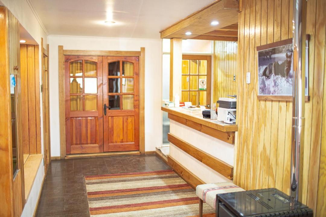 Roble Austral Hostal Coyhaique Exterior foto